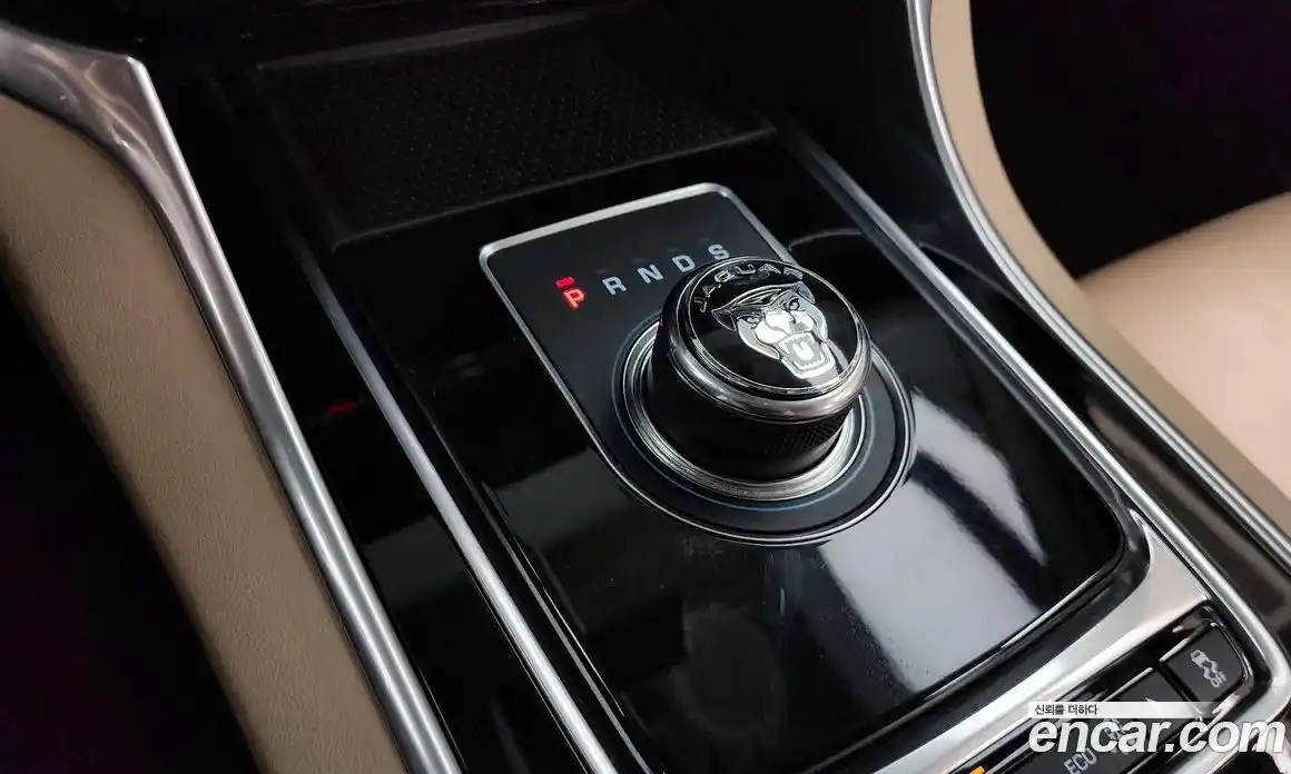 Jaguar XE 2017 2.0 гидро в Москве № 335839, фото 9