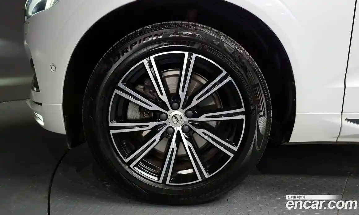 Volvo XC60 2019 2.0 гидро в Москве № 373771, фото 4
