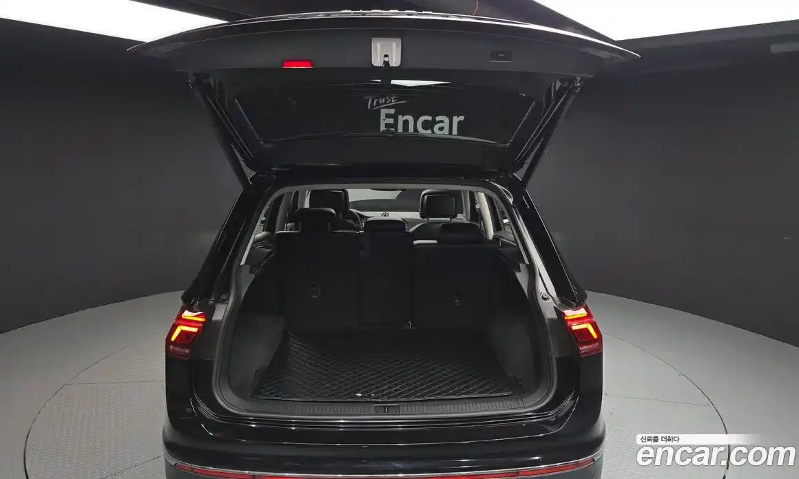 Volkswagen Tiguan 2023 2.0 гидро в Москве № 547272, фото 20