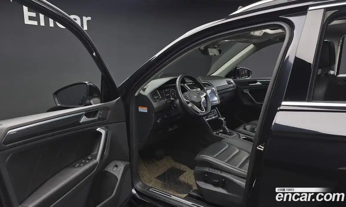 Volkswagen Tiguan 2023 2.0 гидро в Москве № 547272, фото 10