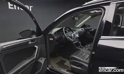 Volkswagen Tiguan 2023 2.0 гидро в Москве № 547272, миниатюра 10