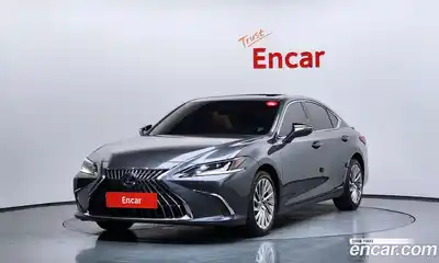 Lexus ES, 2022