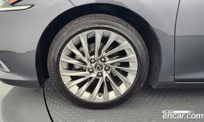 Lexus ES 2022 2.5 гидро в Москве № 628531, миниатюра 5
