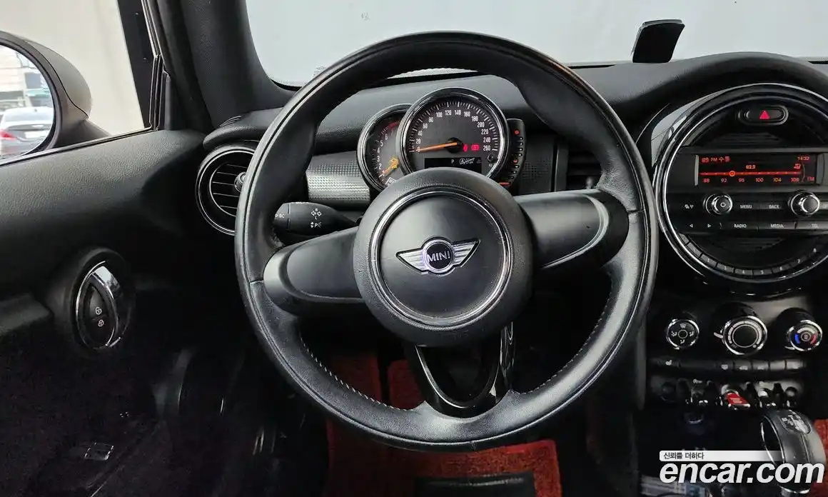 Mini Cooper 2014 1.5 гидро в Москве № 724959, фото 13