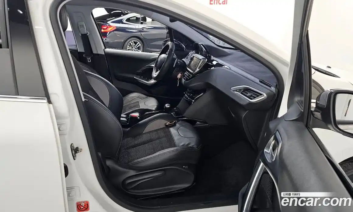 Peugeot 2008 2015 1.6 гидро в Москве № 827514, фото 11