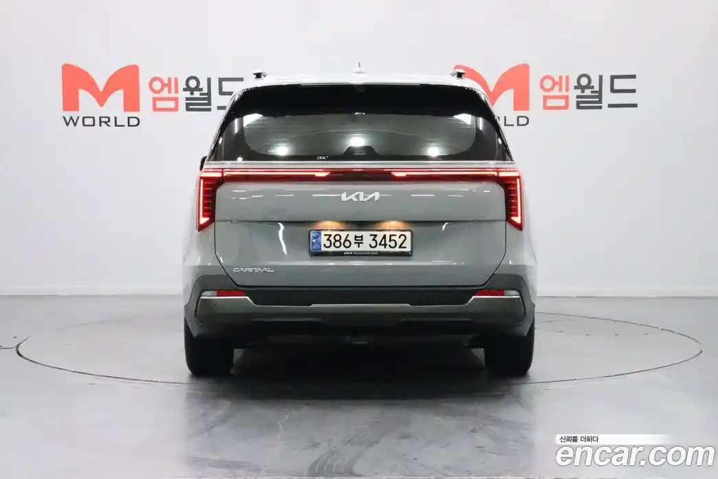 Kia Canival 2024 3.5 Автомат в Москве № 1009319, фото 3