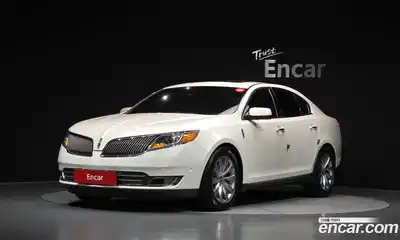 Lincoln MKS, 2015