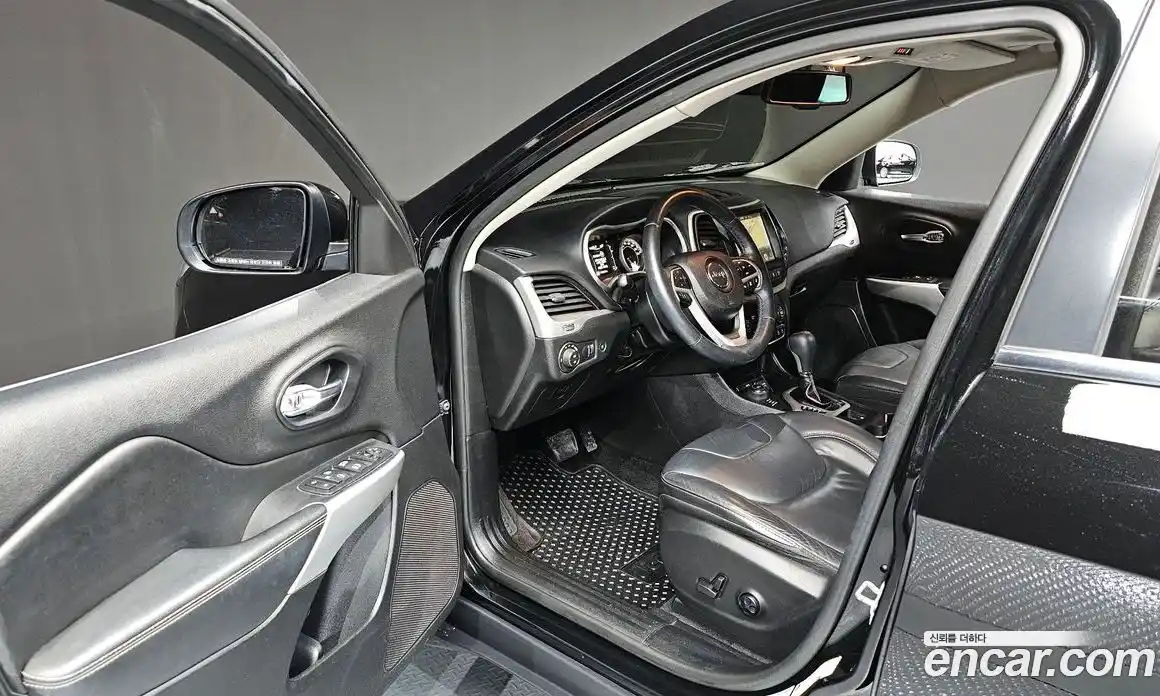 Jeep Cherokee 2018 2.4 гидро в Москве № 169908, фото 10