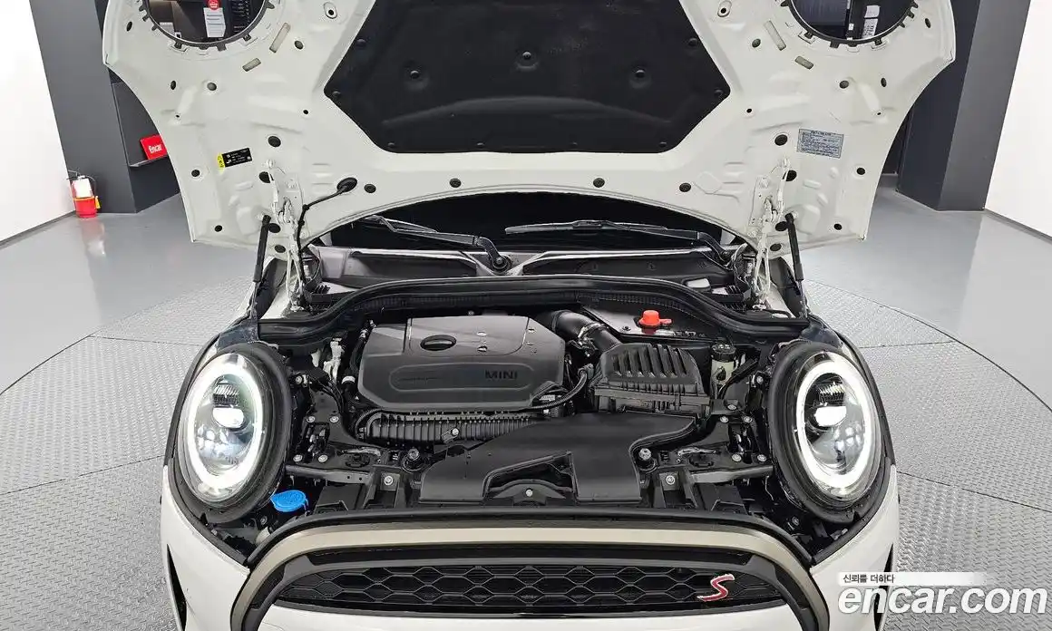 Mini Cooper Convertible 2024 2.0 гидро в Москве № 180566, фото 6