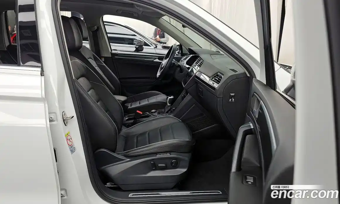 Volkswagen Tiguan 2023 2.0 гидро в Москве № 199030, фото 11