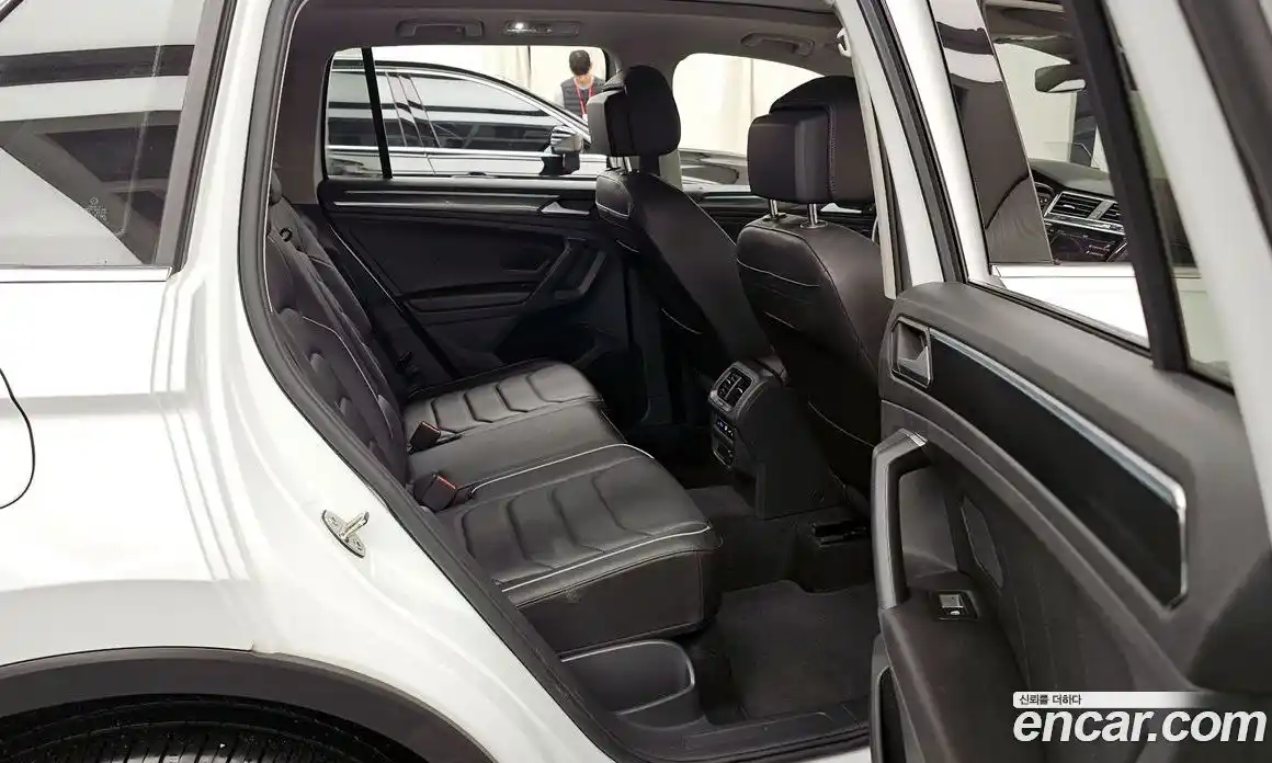 Volkswagen Tiguan 2023 2.0 гидро в Москве № 199030, фото 12