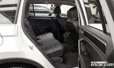 Volkswagen Tiguan 2023 2.0 гидро в Москве № 199030, миниатюра 12