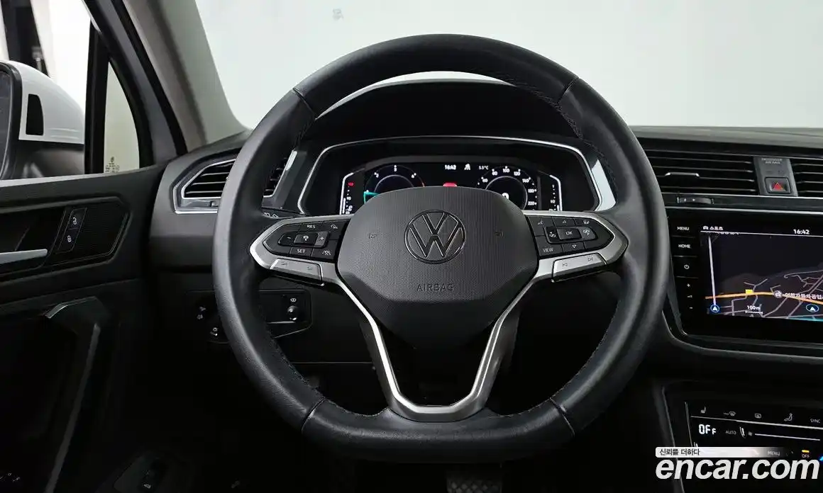 Volkswagen Tiguan 2023 2.0 гидро в Москве № 199030, фото 13
