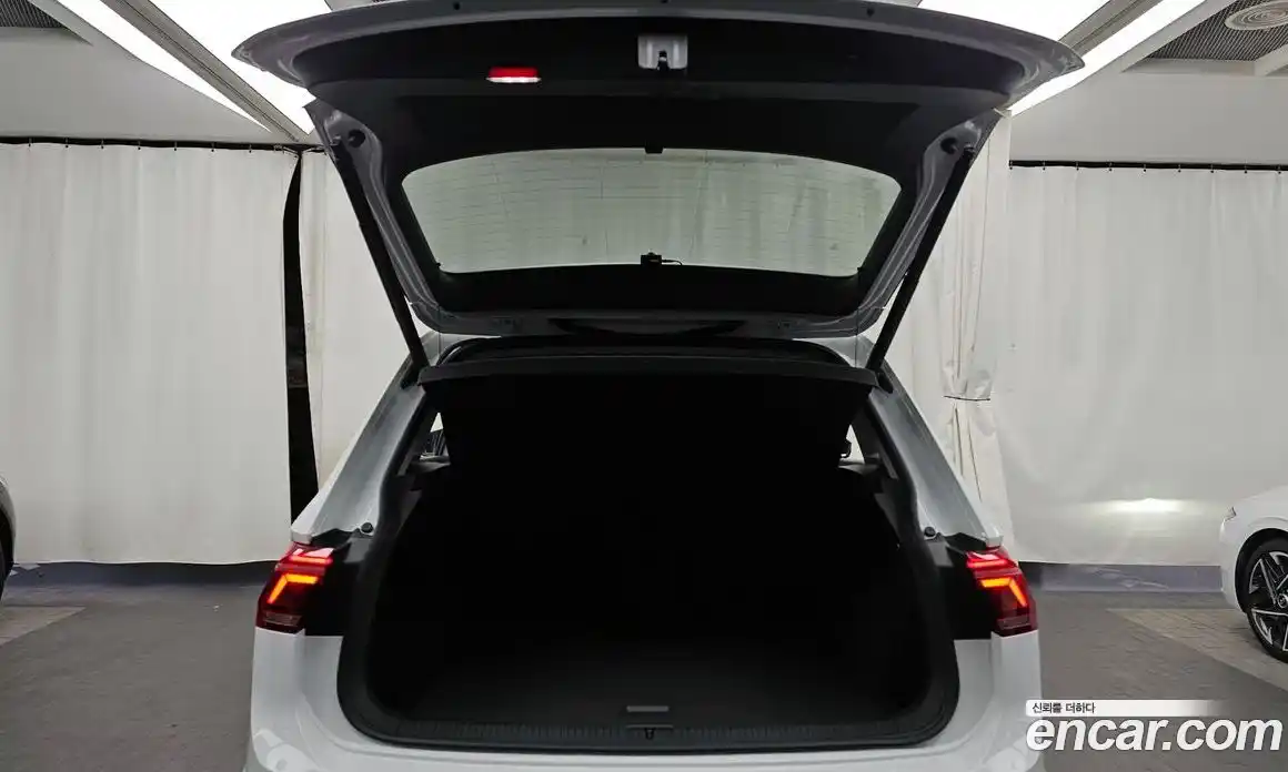 Volkswagen Tiguan 2023 2.0 гидро в Москве № 199030, фото 20