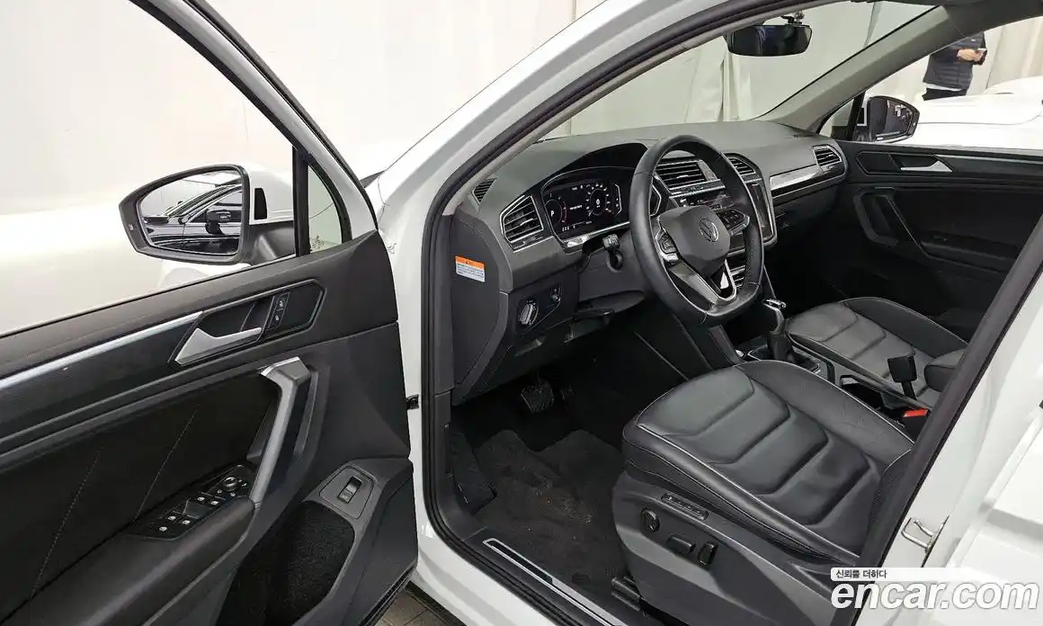 Volkswagen Tiguan 2023 2.0 гидро в Москве № 199030, фото 10
