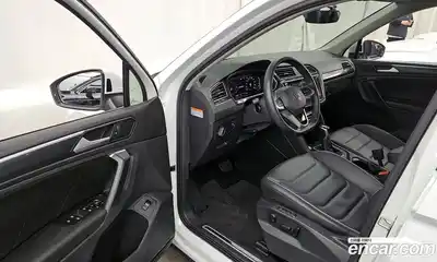 Volkswagen Tiguan 2023 2.0 гидро в Москве № 199030, миниатюра 10