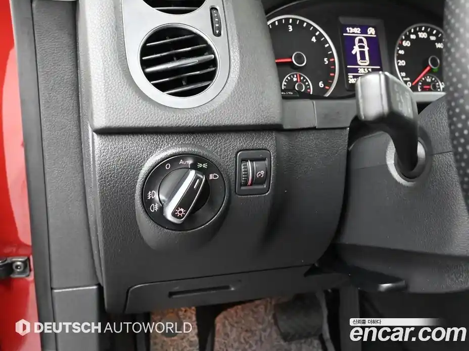 Volkswagen Tiguan 2013 2.0 гидро в Москве № 215329, фото 16