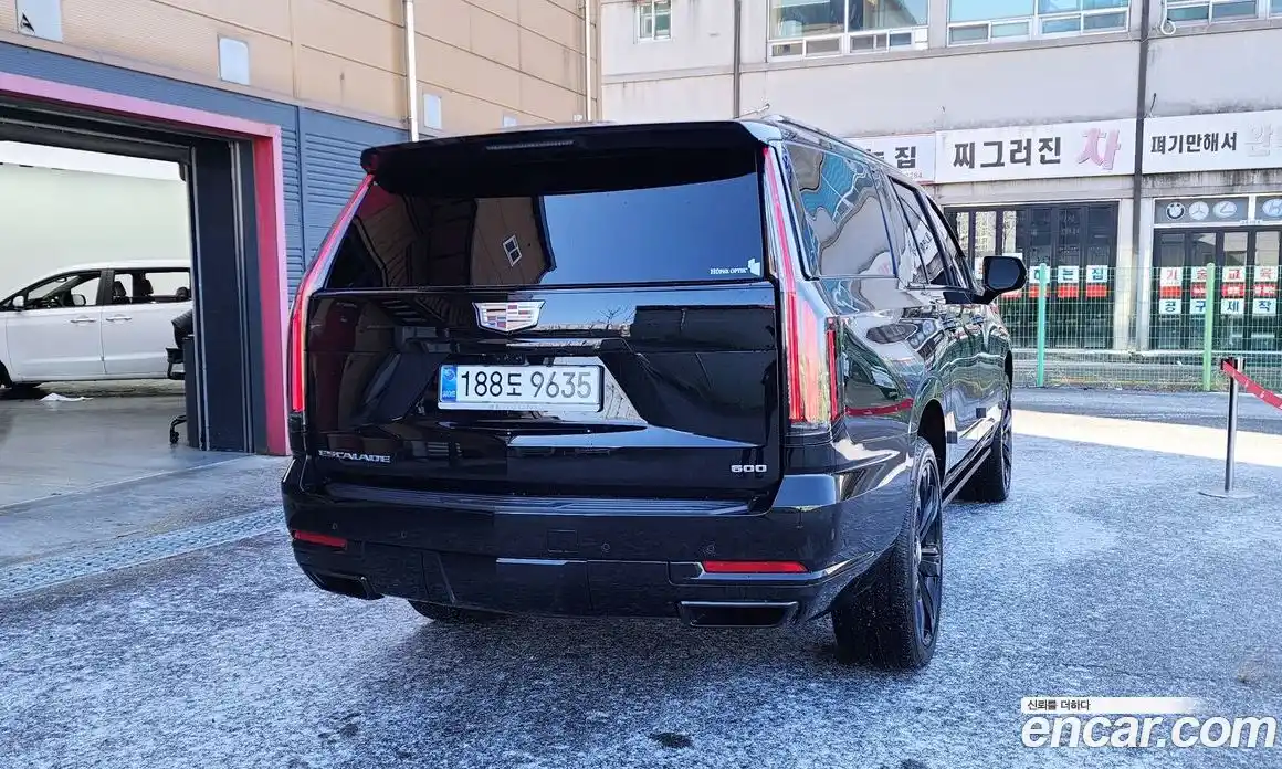 Cadillac Escalade 2025 6.2 гидро в Москве № 256358, фото 4