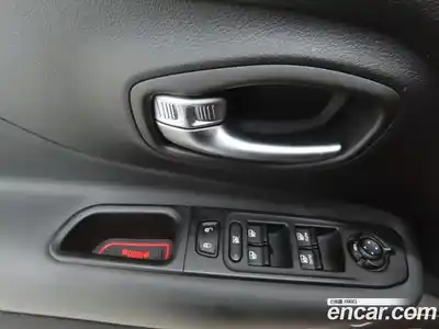Jeep Renegade 2021 2.4 гидро в Москве № 318295, миниатюра 9