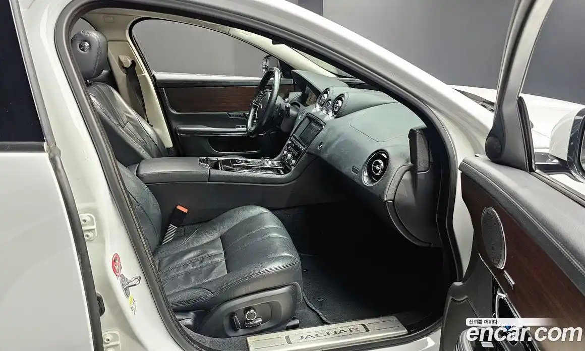 Jaguar XJ 2016 2.0 гидро в Москве № 320138, фото 11