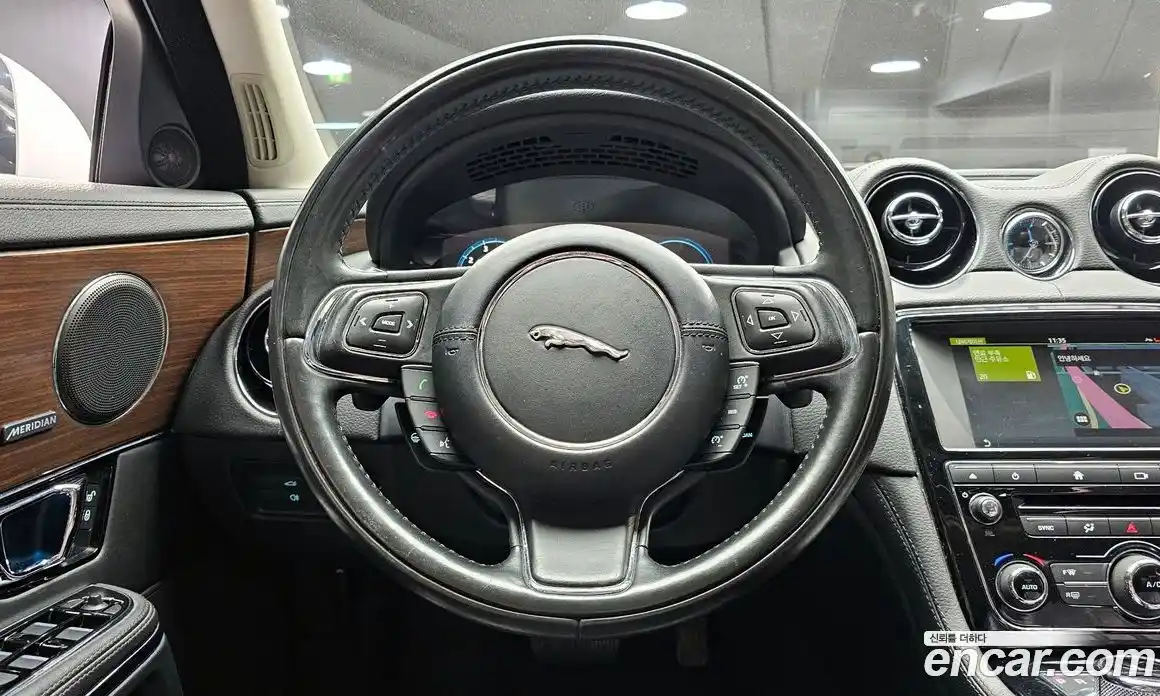 Jaguar XJ 2016 2.0 гидро в Москве № 320138, фото 13