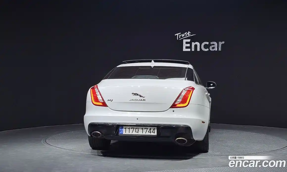 Jaguar XJ 2016 2.0 гидро в Москве № 320138, фото 4