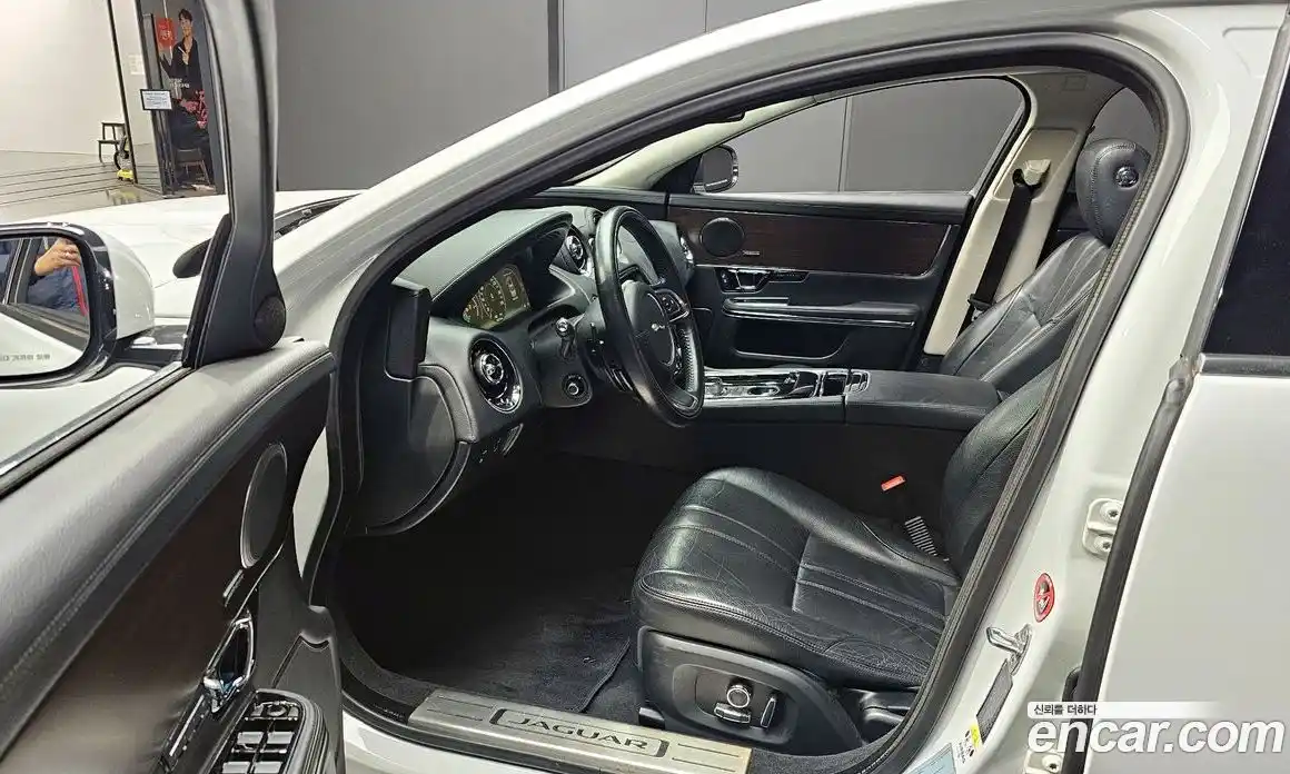 Jaguar XJ 2016 2.0 гидро в Москве № 320138, фото 10
