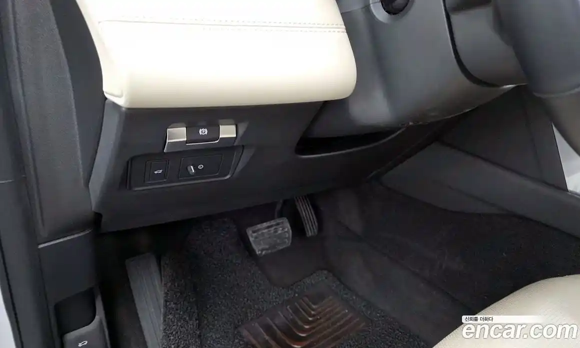 Land Rover Discovery Sport 2023 2.0 гидро в Москве № 416199, фото 18