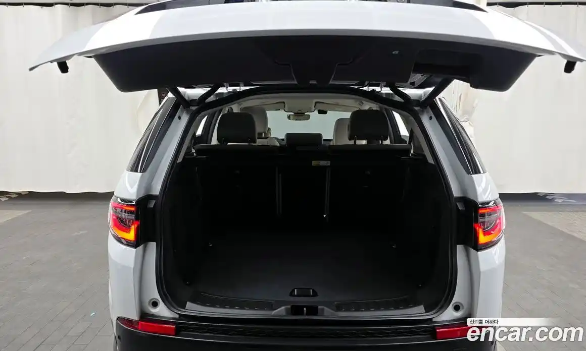 Land Rover Discovery Sport 2023 2.0 гидро в Москве № 416199, фото 20