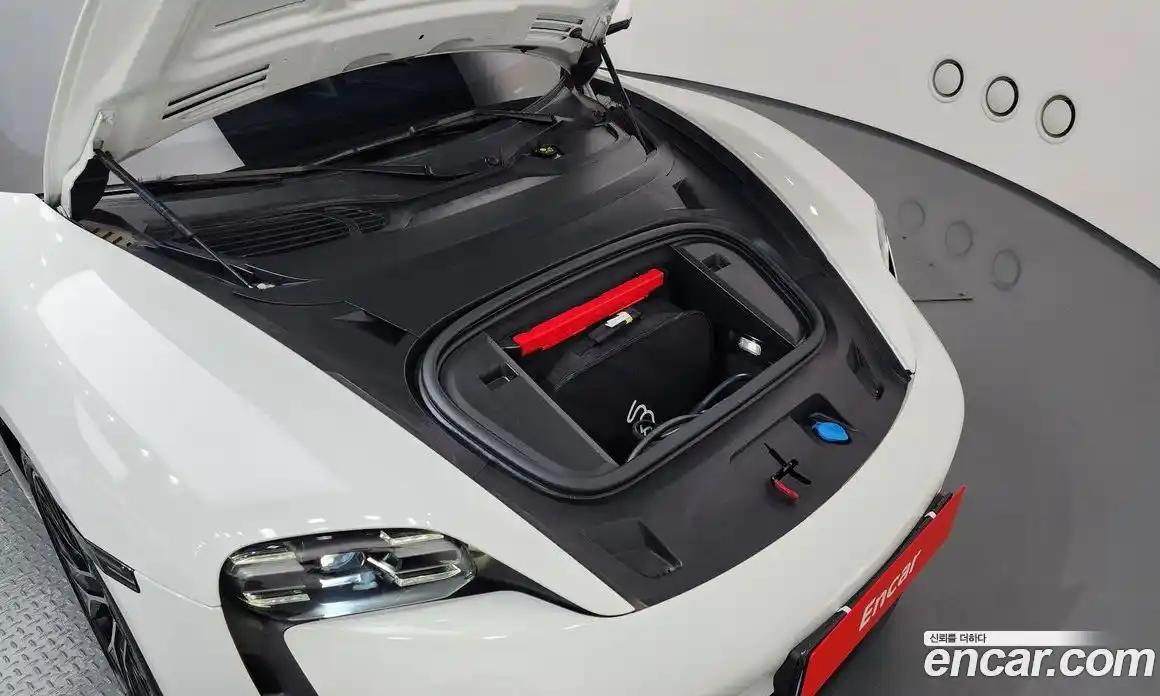 Porsche Taycan 2021 0.1 гидро в Москве № 594057, фото 6