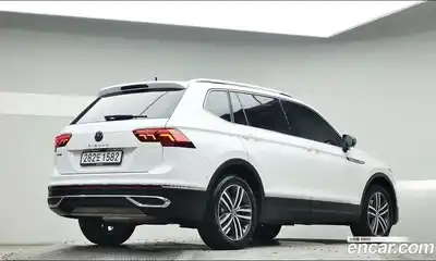 Volkswagen Tiguan 2023 2.0 гидро в Москве № 629304, миниатюра 2