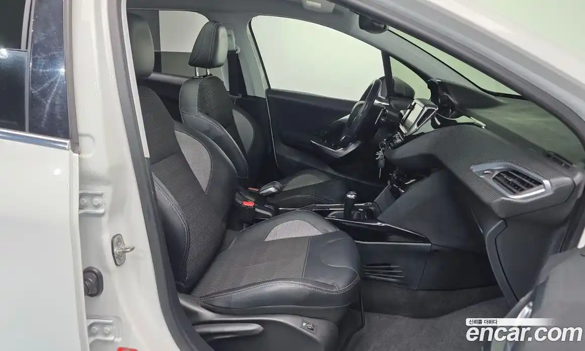 Peugeot 2008 2017 1.6 гидро в Москве № 717526, фото 10