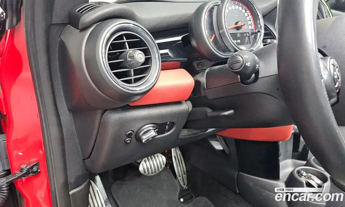 Mini Cooper Convertible 2020 2.0 гидро в Москве, фото 13