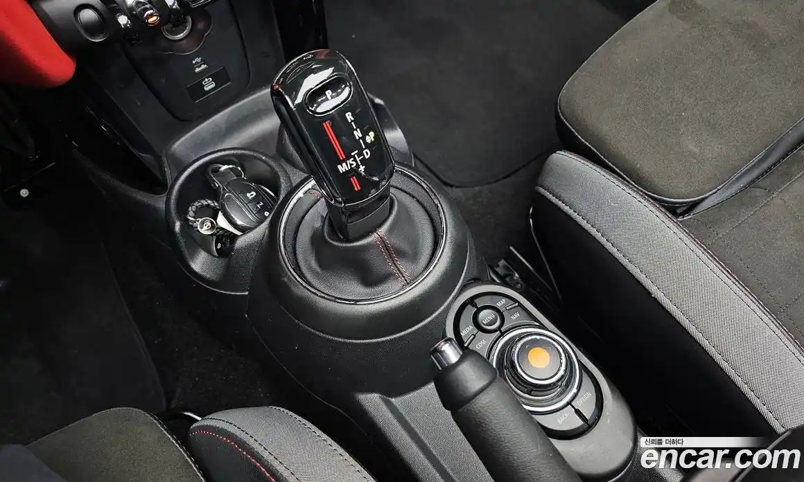 Mini Cooper Convertible 2020 2.0 гидро в Москве, фото 9