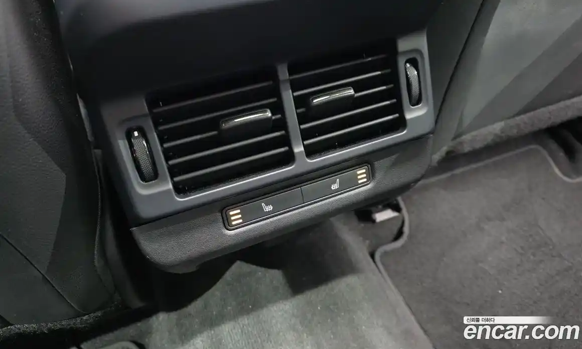 Land Rover Range-Rover Evoque 2024 2.0 гидро в Москве № 824684, фото 17