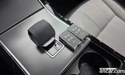 Land Rover Range-Rover Evoque 2024 2.0 гидро в Москве № 824684, миниатюра 9