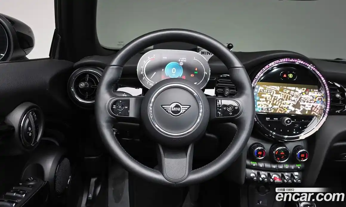 Mini Cooper Convertible 2024 1.5 гидро в Москве № 861422, фото 13