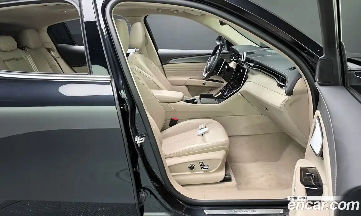 Maserati Grecale 2023 2.0 гидро в Москве № 897203, фото 10