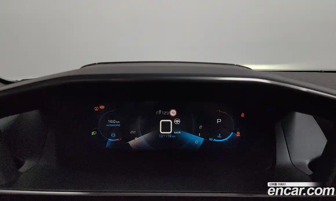 Peugeot 2008 2020 1.5 гидро в Москве № 897406, фото 8