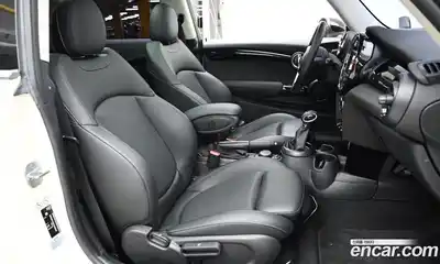 Mini Cooper 2018 1.5 гидро в Москве № 1013699, миниатюра 10