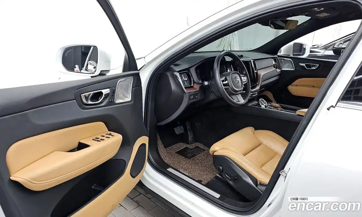 Volvo XC60 2021 2.0 гидро в Москве № 164386, фото 10