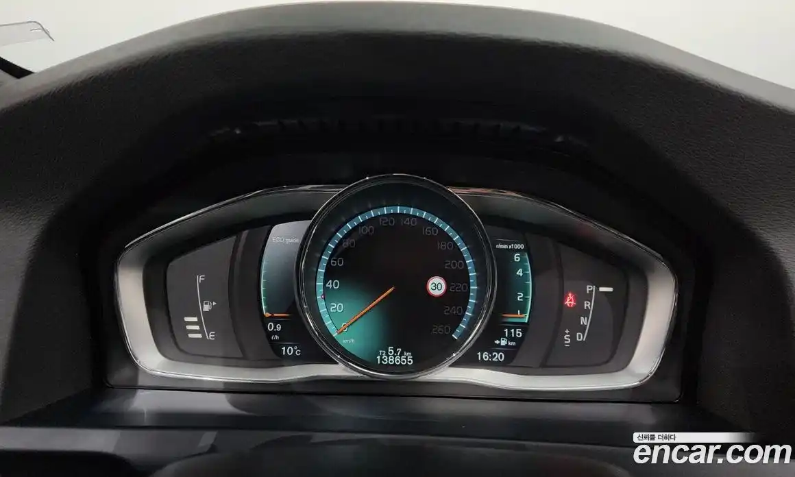 Volvo V60 2016 2.5 гидро в Москве № 164693, фото 8