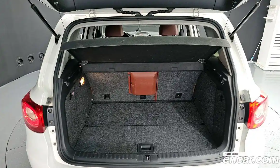 Volkswagen Tiguan 2011 2.0 гидро в Москве № 173051, фото 20