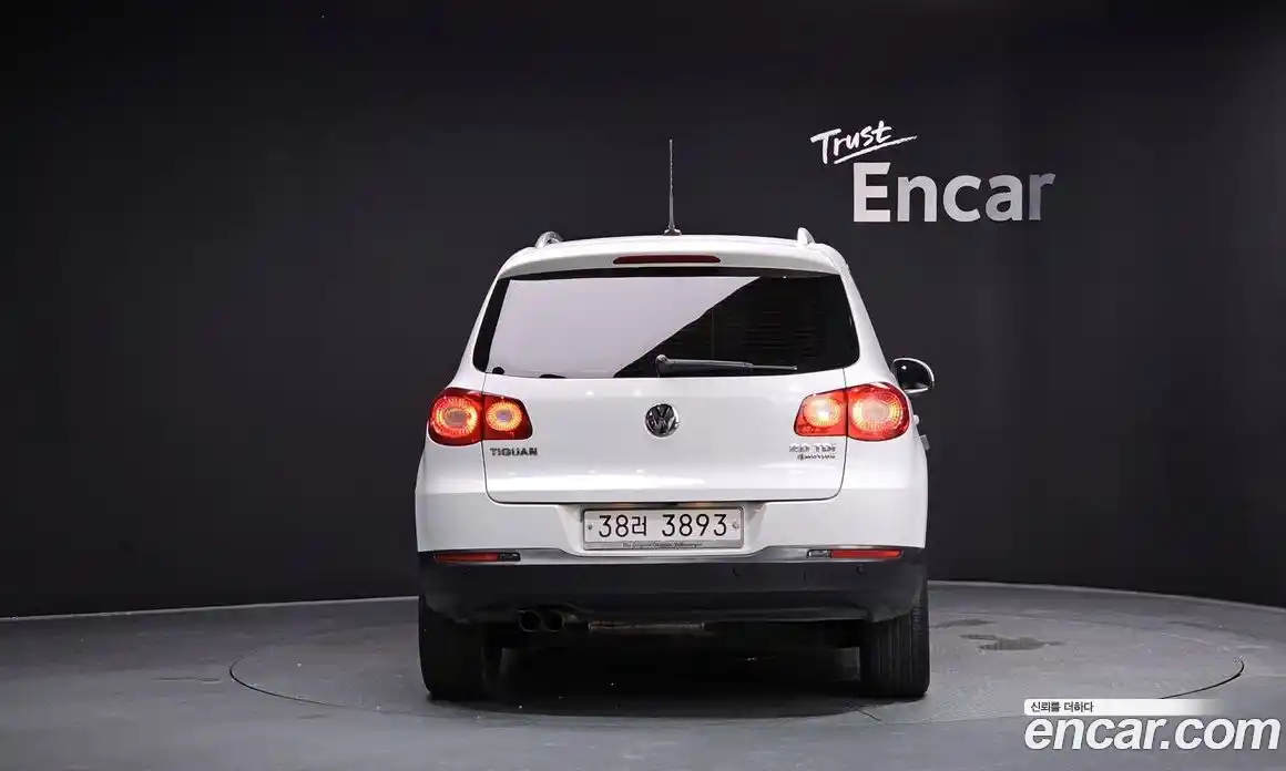 Volkswagen Tiguan 2011 2.0 гидро в Москве № 173051, фото 4