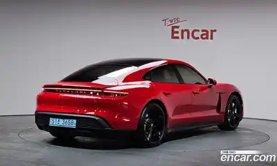 Porsche Taycan, 2021