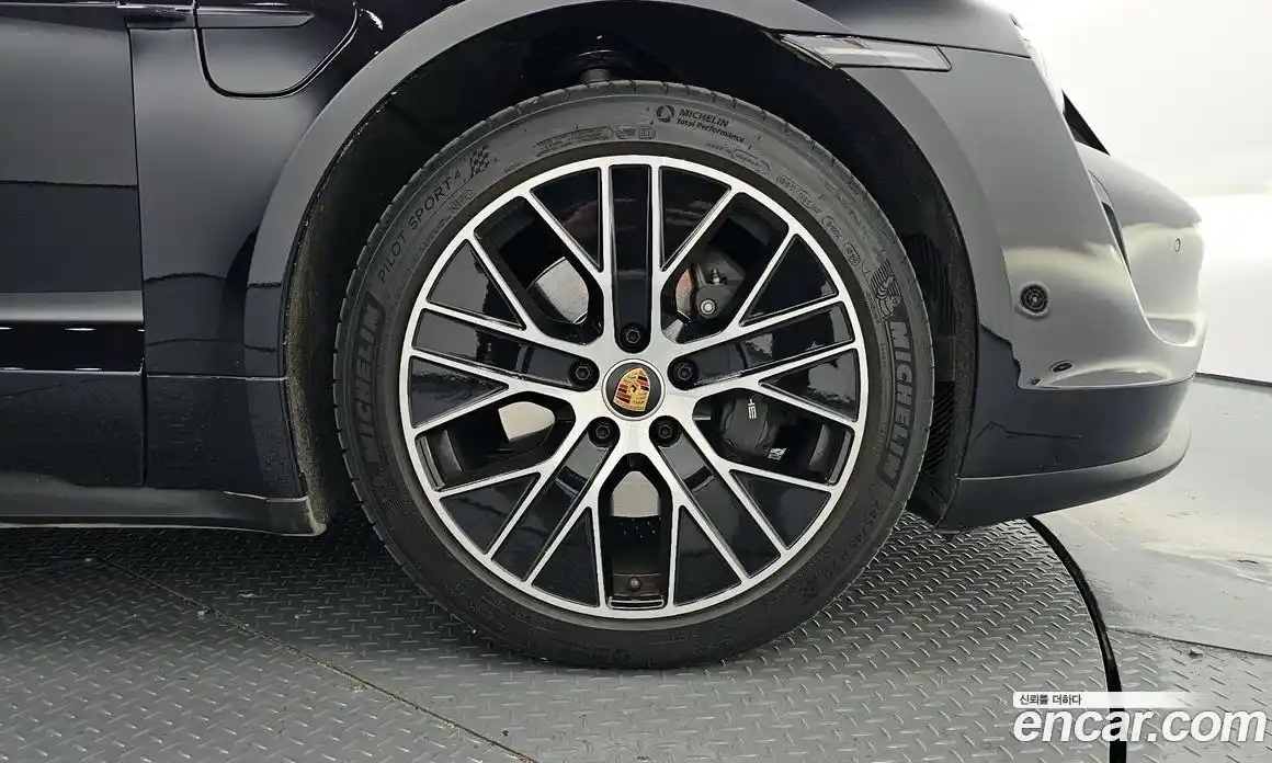 Porsche Taycan 2023 0.1 гидро в Москве № 230958, фото 5