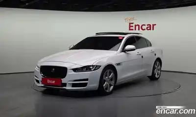 Jaguar XE, 2015