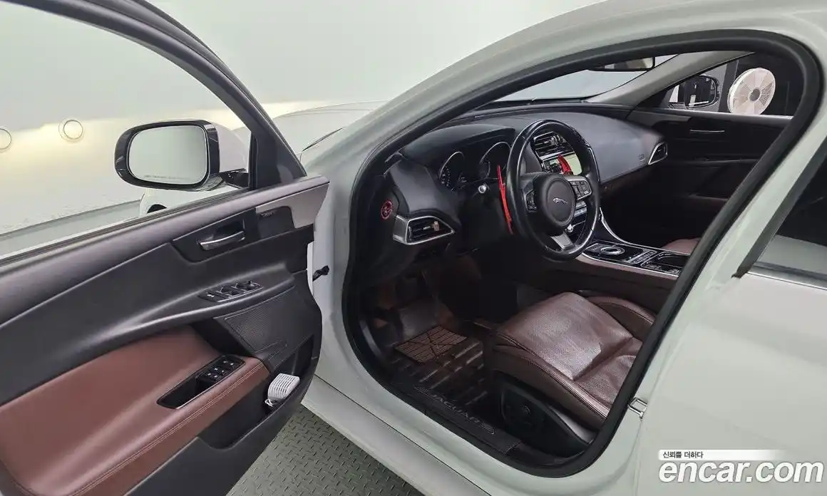 Jaguar XE 2015 2.0 гидро в Москве № 268076, фото 11