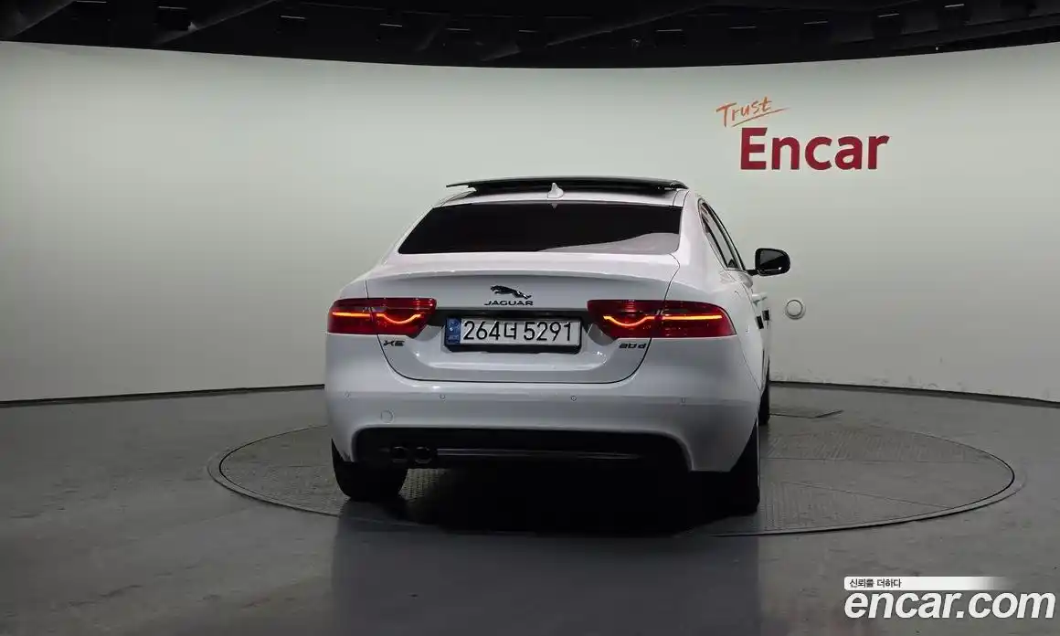 Jaguar XE 2015 2.0 гидро в Москве № 268076, фото 4