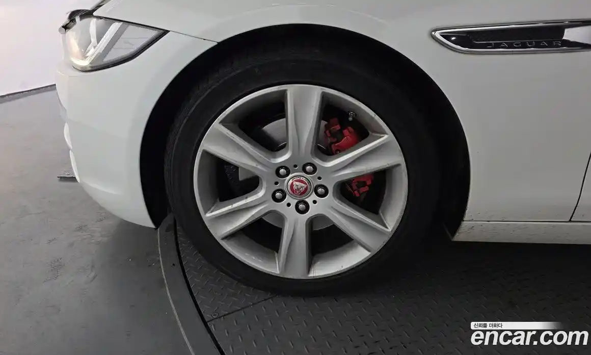 Jaguar XE 2015 2.0 гидро в Москве № 268076, фото 5